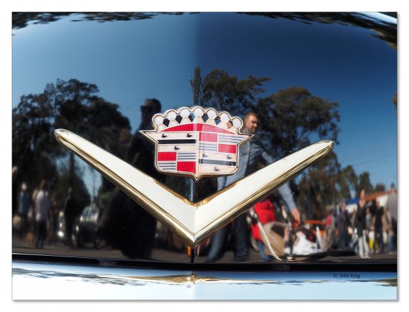 Cadillac bonnet emblem