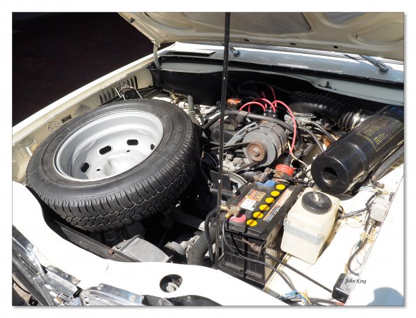 Renault 16 engine bay