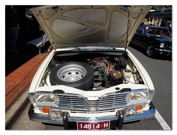 Renault 16 engine bay