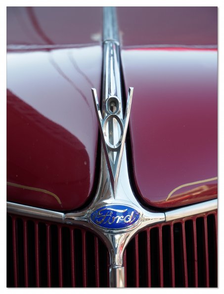 Ford bonnet emblem