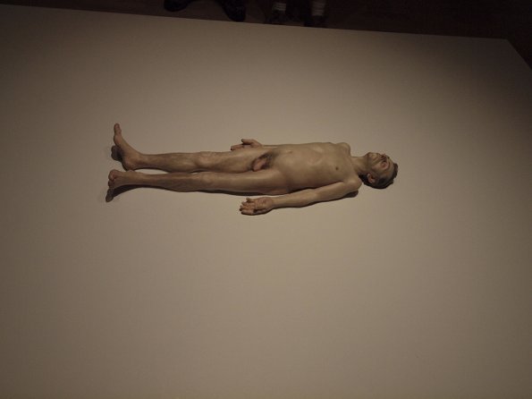 Ron Mueck sculpture