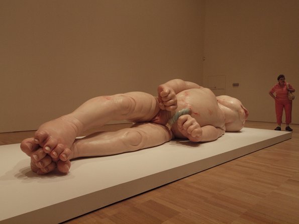 Ron Mueck sculpture