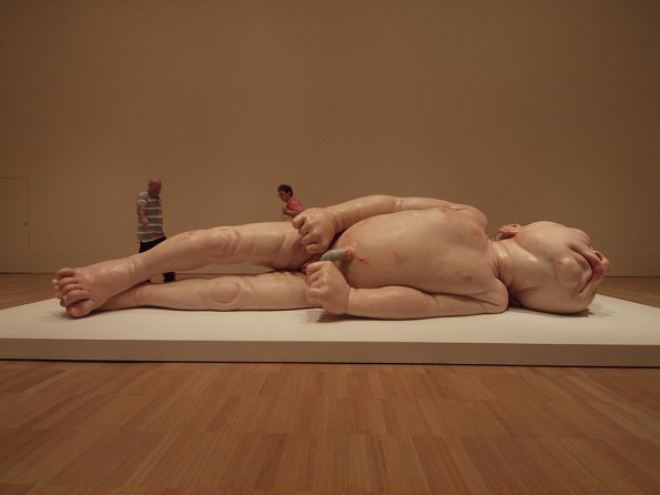 Ron Mueck sculpture