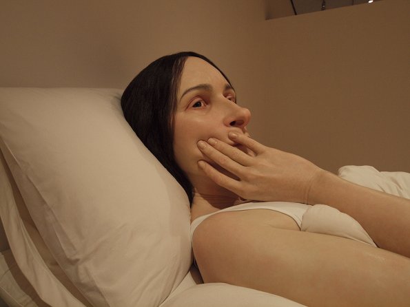 Ron Mueck sculpture