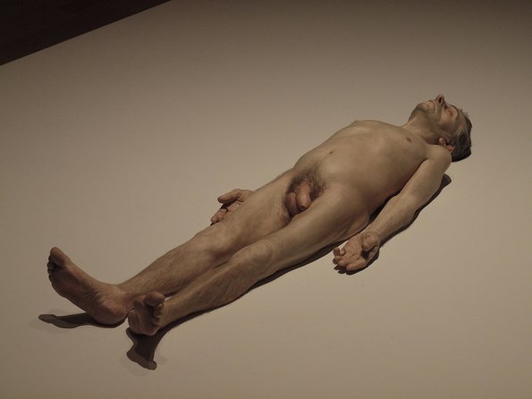 Ron Mueck sculpture