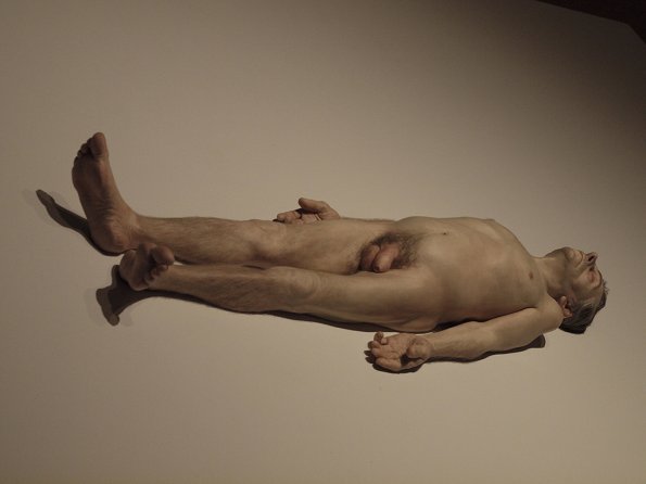 Ron Mueck sculpture