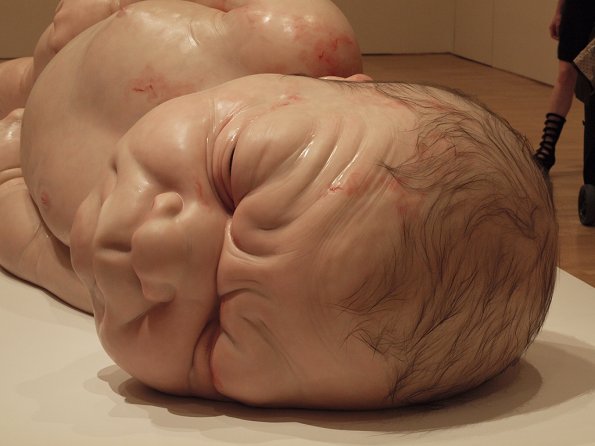Ron Mueck sculpture